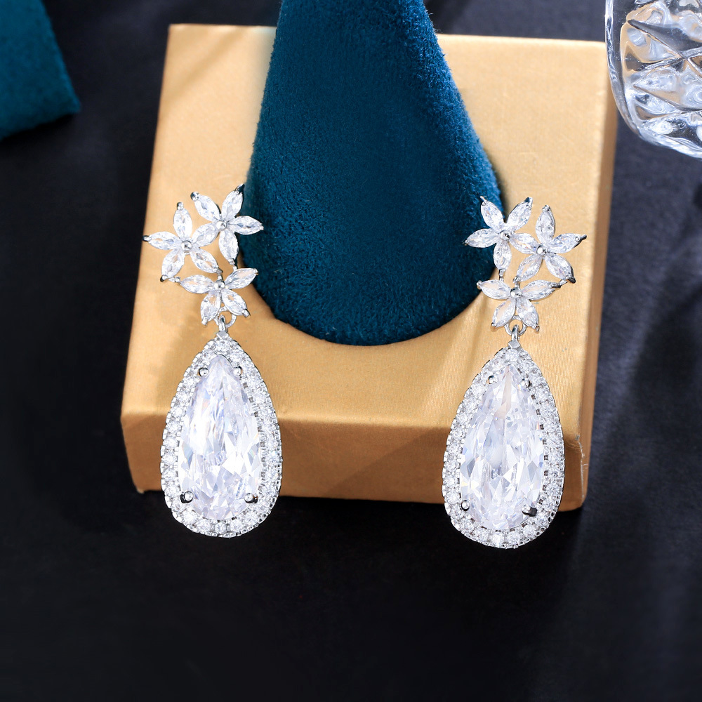 1 Pair Elegant Water Droplets Snowflake Plating Inlay Copper Artificial Gemstones Rhodium Plated Drop Earrings display picture 5