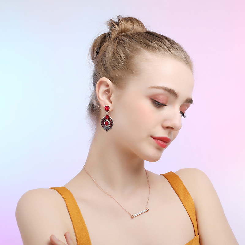 1 Pair Simple Style Color Block Inlay Alloy Rhinestones Drop Earrings display picture 8