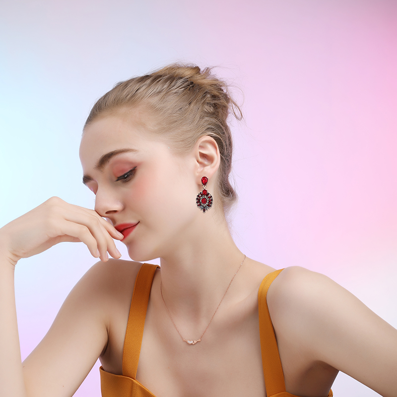 1 Pair Simple Style Color Block Inlay Alloy Rhinestones Drop Earrings display picture 4