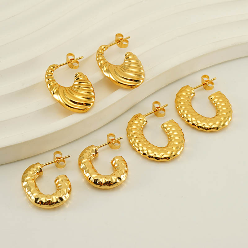 1 Pair Elegant Water Droplets Polishing Gold Plated Stainless Steel Titanium Steel 18K Gold Plated Earrings display picture 3