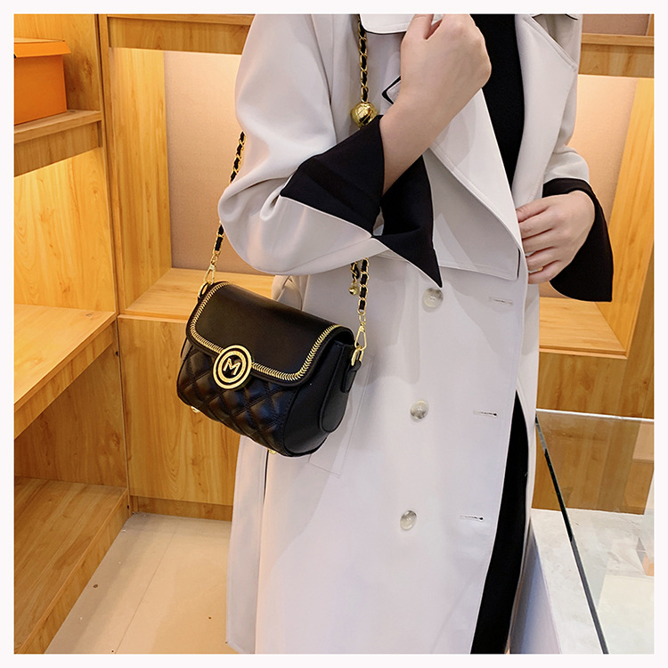 Women's Small Pu Leather Letter Lingge Streetwear Square Magnetic Buckle Crossbody Bag display picture 5