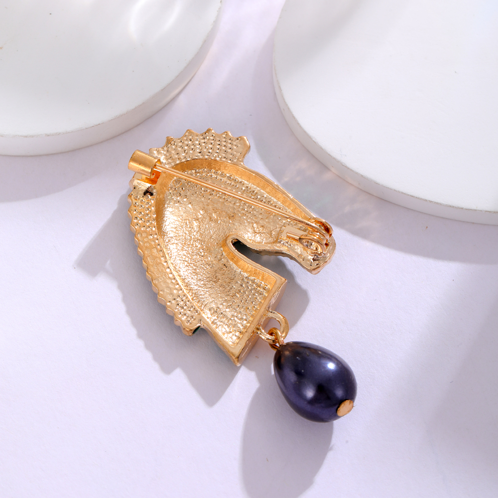Retro Animal Alloy Inlay Rhinestones Women's Corsage Brooches display picture 9