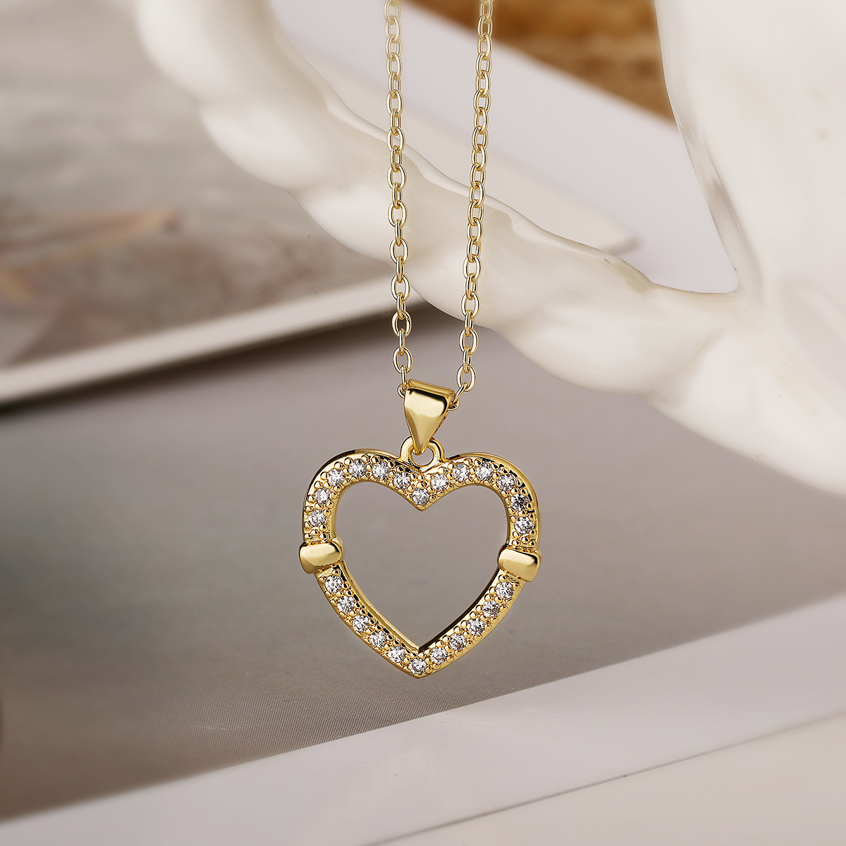 Elegant Streetwear Heart Shape Copper 18k Gold Plated Zircon Pendant Necklace In Bulk display picture 5