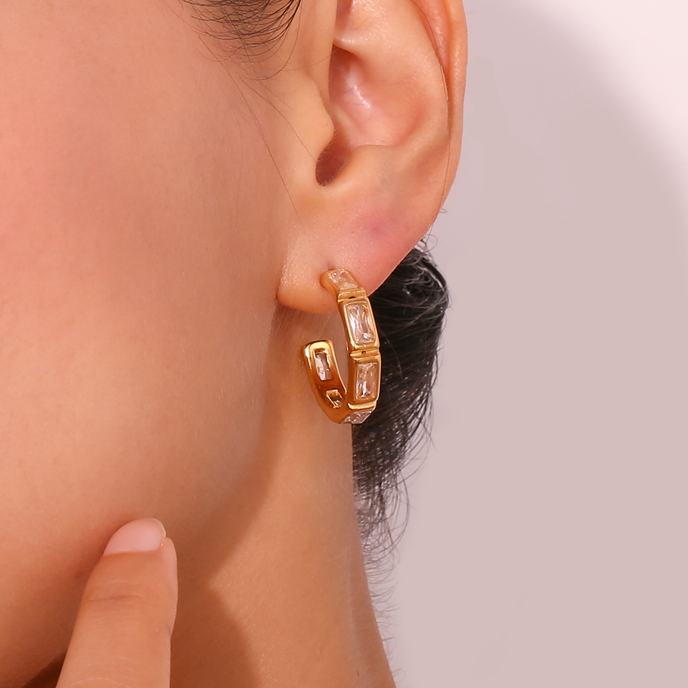1 Pair Simple Style Solid Color Plating Inlay Stainless Steel Zircon 18k Gold Plated Hoop Earrings display picture 8