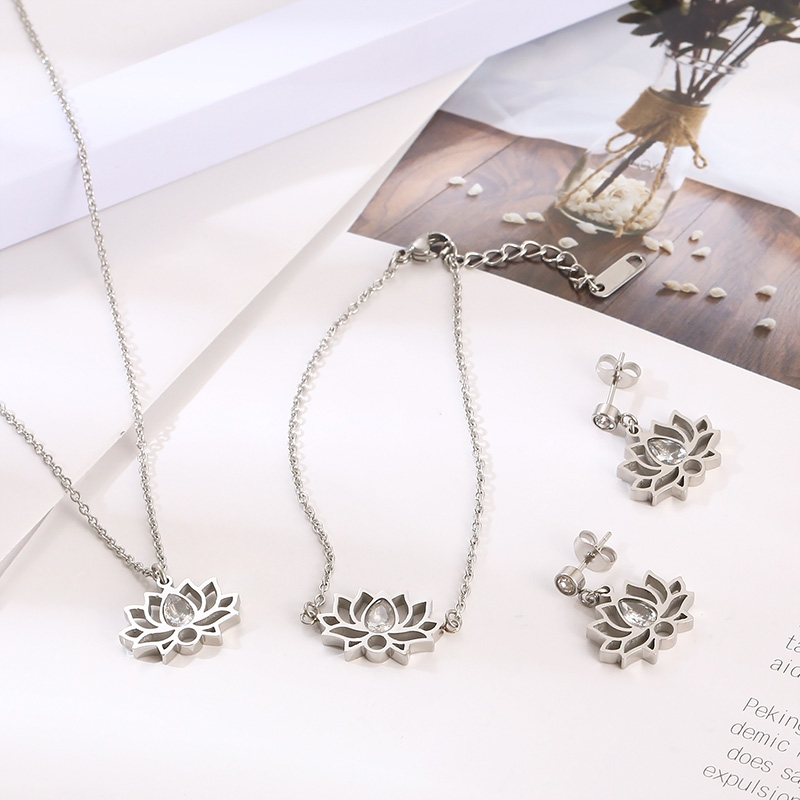 Titanium Steel 18K Gold Plated Simple Style Plating Hollow Out Lotus Chrysanthemum Bracelets Earrings Necklace display picture 8