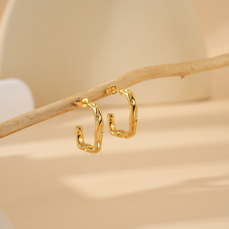 1 Pair Casual Vacation Classic Style C Shape Plating 304 Stainless Steel 14K Gold Plated Earrings display picture 9