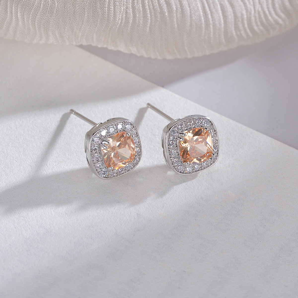 1 Pair Elegant Commute Square Plating Inlay Copper Crystal Zircon White Gold Plated Ear Studs display picture 4