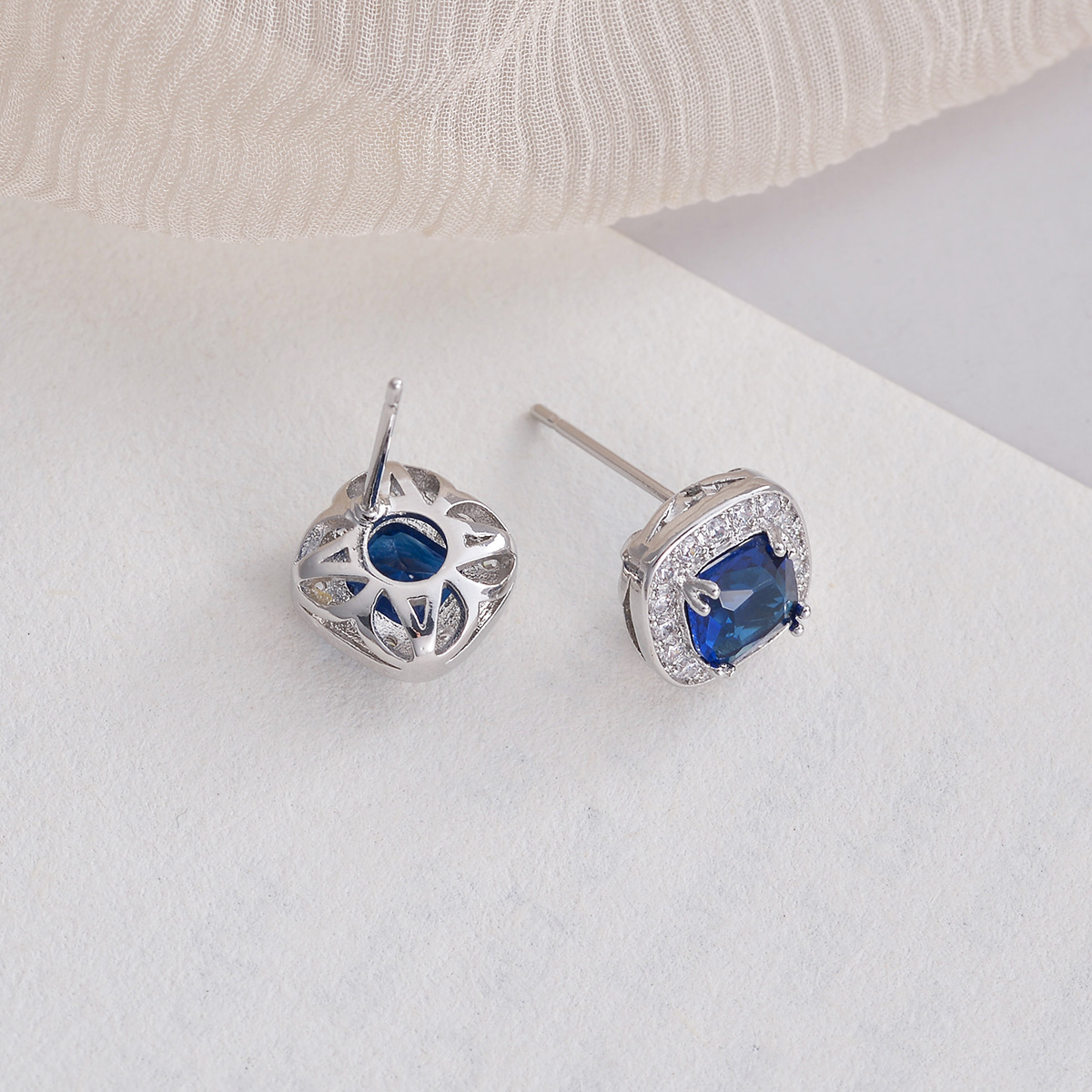1 Pair Elegant Commute Square Plating Inlay Copper Crystal Zircon White Gold Plated Ear Studs display picture 9