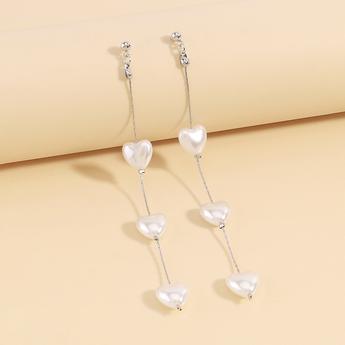 1 Pair Elegant Modern Style Simple Style Heart Shape Imitation Pearl Alloy Drop Earrings display picture 2