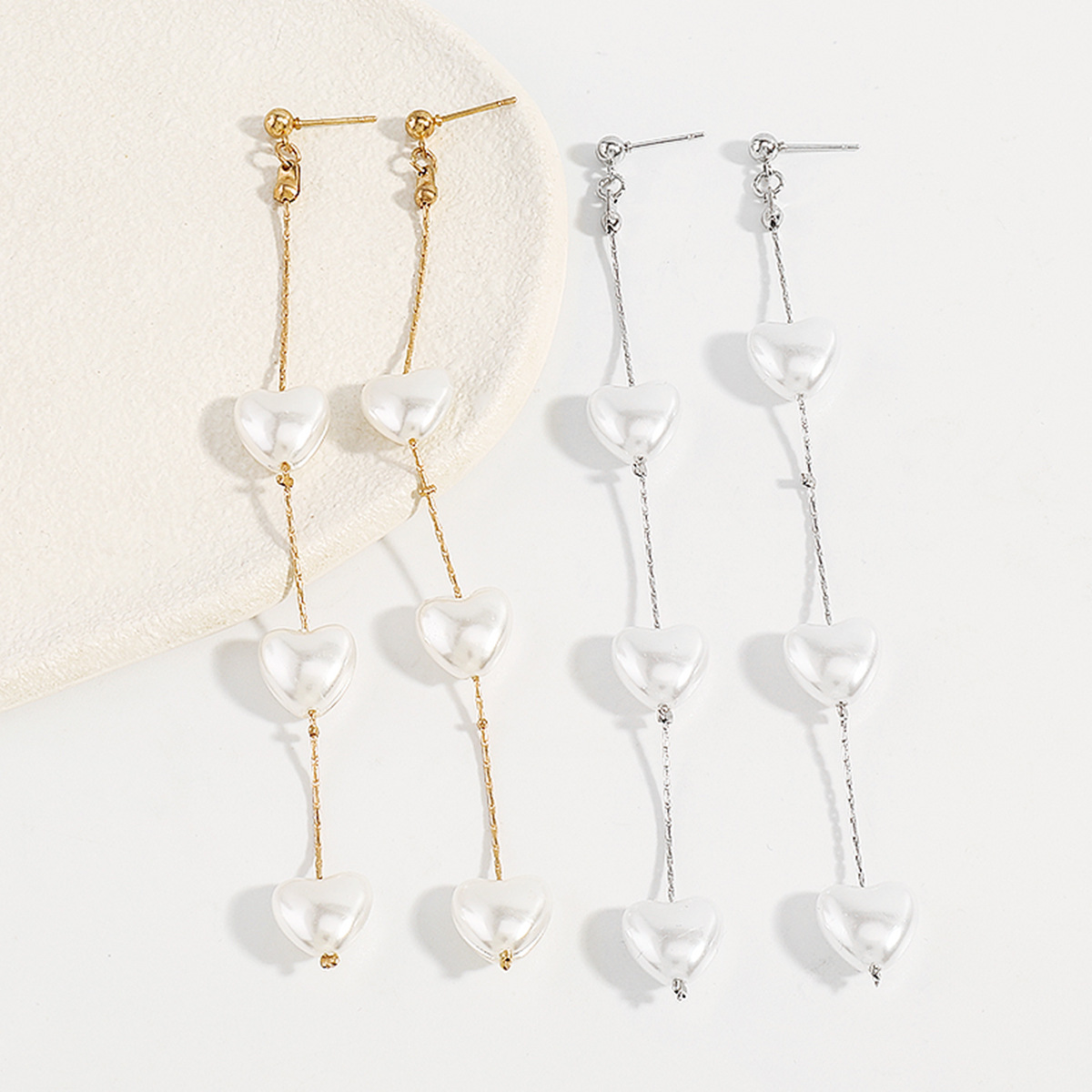 1 Pair Elegant Modern Style Simple Style Heart Shape Imitation Pearl Alloy Drop Earrings display picture 3
