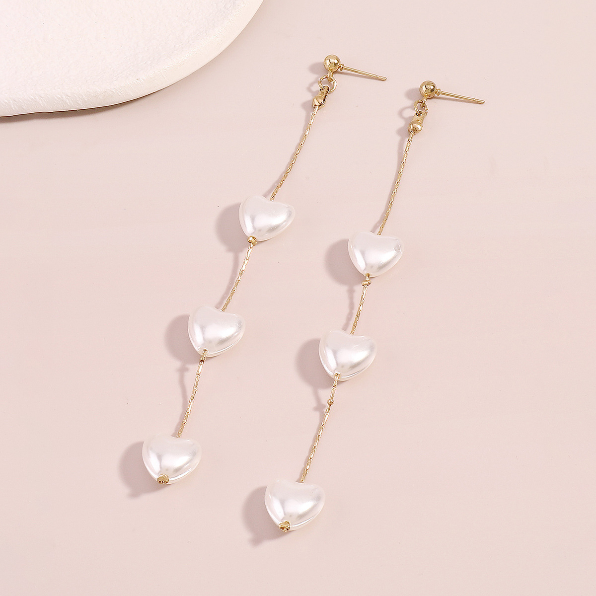 1 Pair Elegant Modern Style Simple Style Heart Shape Imitation Pearl Alloy Drop Earrings display picture 6