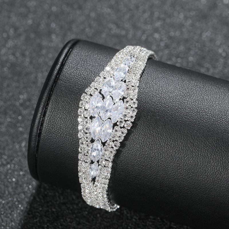 Simple Style Solid Color Rhinestone Women's Bracelets display picture 5