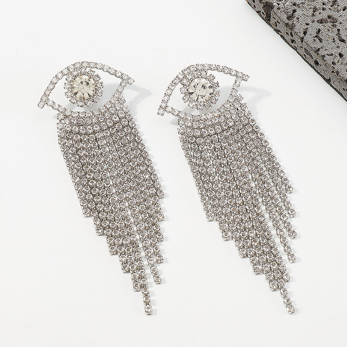 1 Pair Glam Simple Style Shiny Eye Inlay Alloy Rhinestones Drop Earrings display picture 4