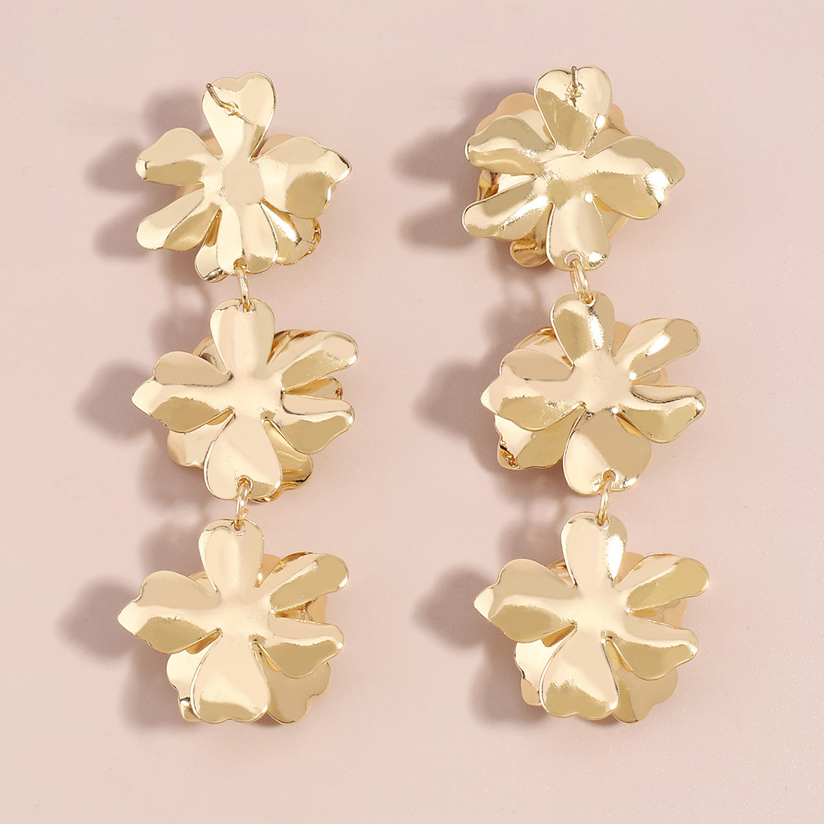 1 Pair Elegant Modern Style Simple Style Flower Imitation Pearl Iron Drop Earrings display picture 6