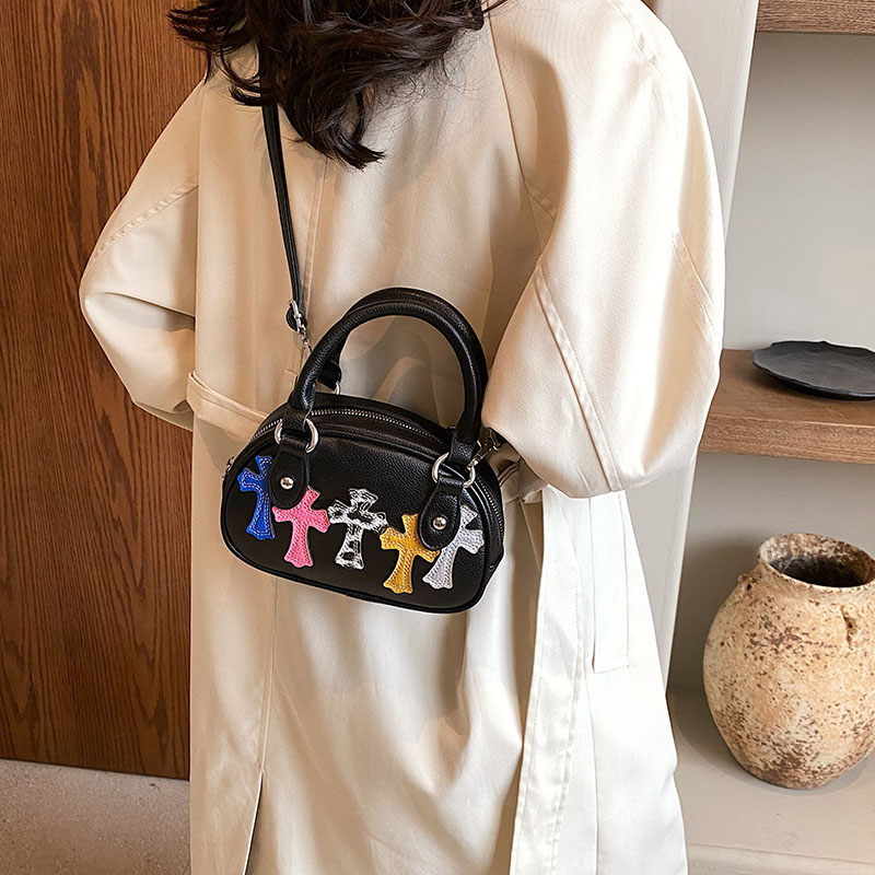 Women's Pu Leather Cross Basic Streetwear Sewing Thread Square Zipper Shoulder Bag Handbag Crossbody Bag display picture 10