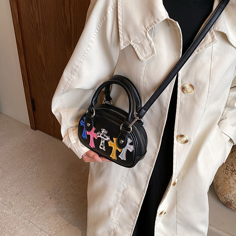 Women's Pu Leather Cross Basic Streetwear Sewing Thread Square Zipper Shoulder Bag Handbag Crossbody Bag display picture 6