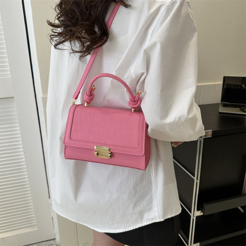 Women's All Seasons Pu Leather Solid Color Vintage Style Square Flip Cover Handbag display picture 4