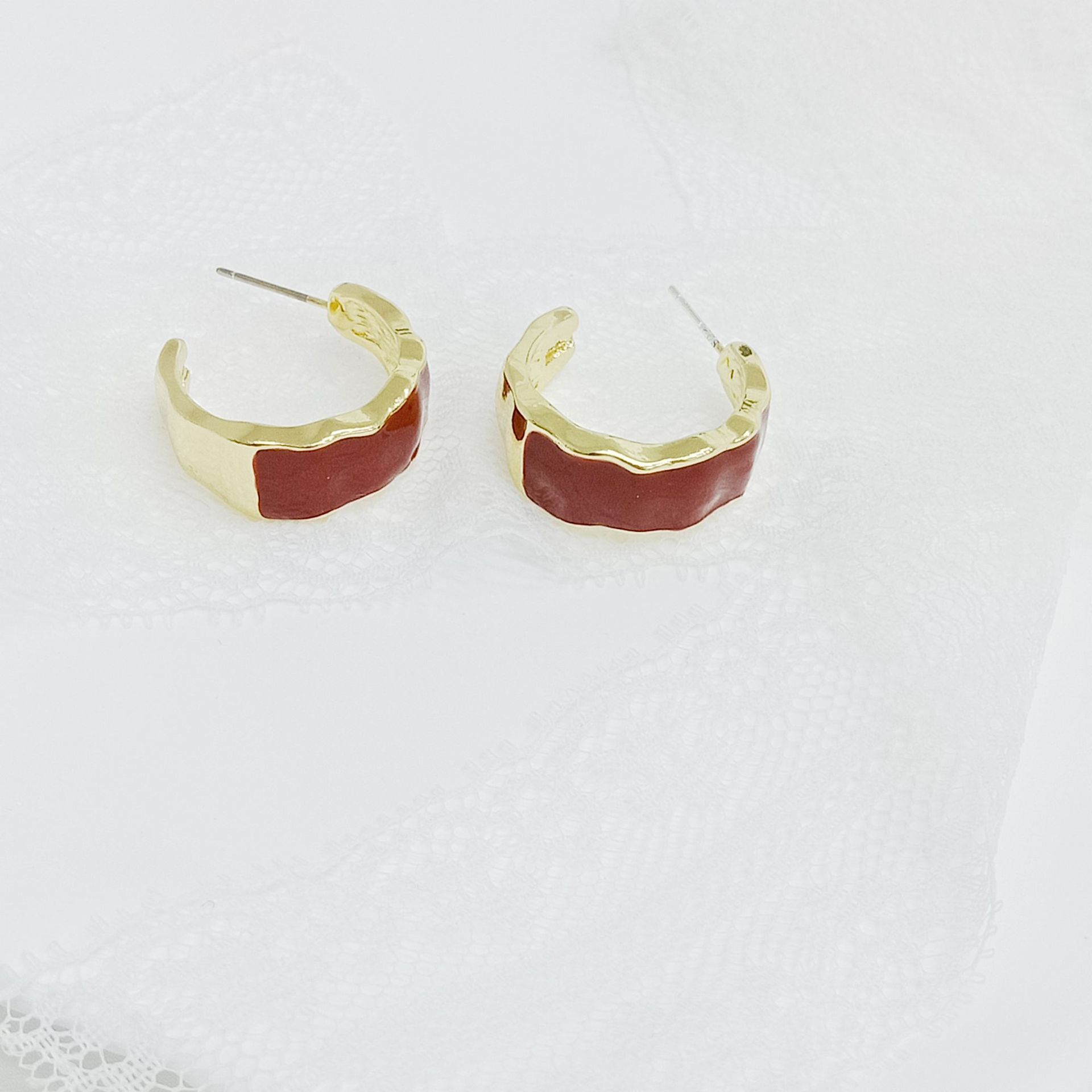 1 Pair Simple Style C Shape Enamel Alloy Ear Studs display picture 6