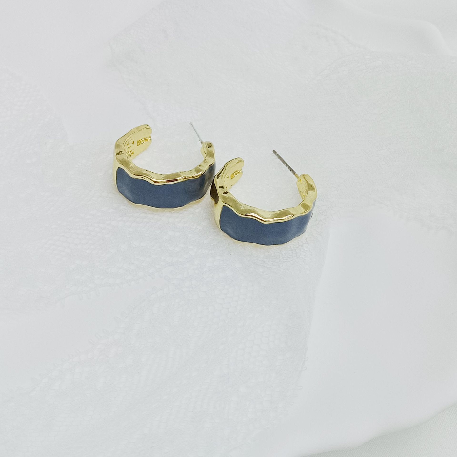 1 Pair Simple Style C Shape Enamel Alloy Ear Studs display picture 7