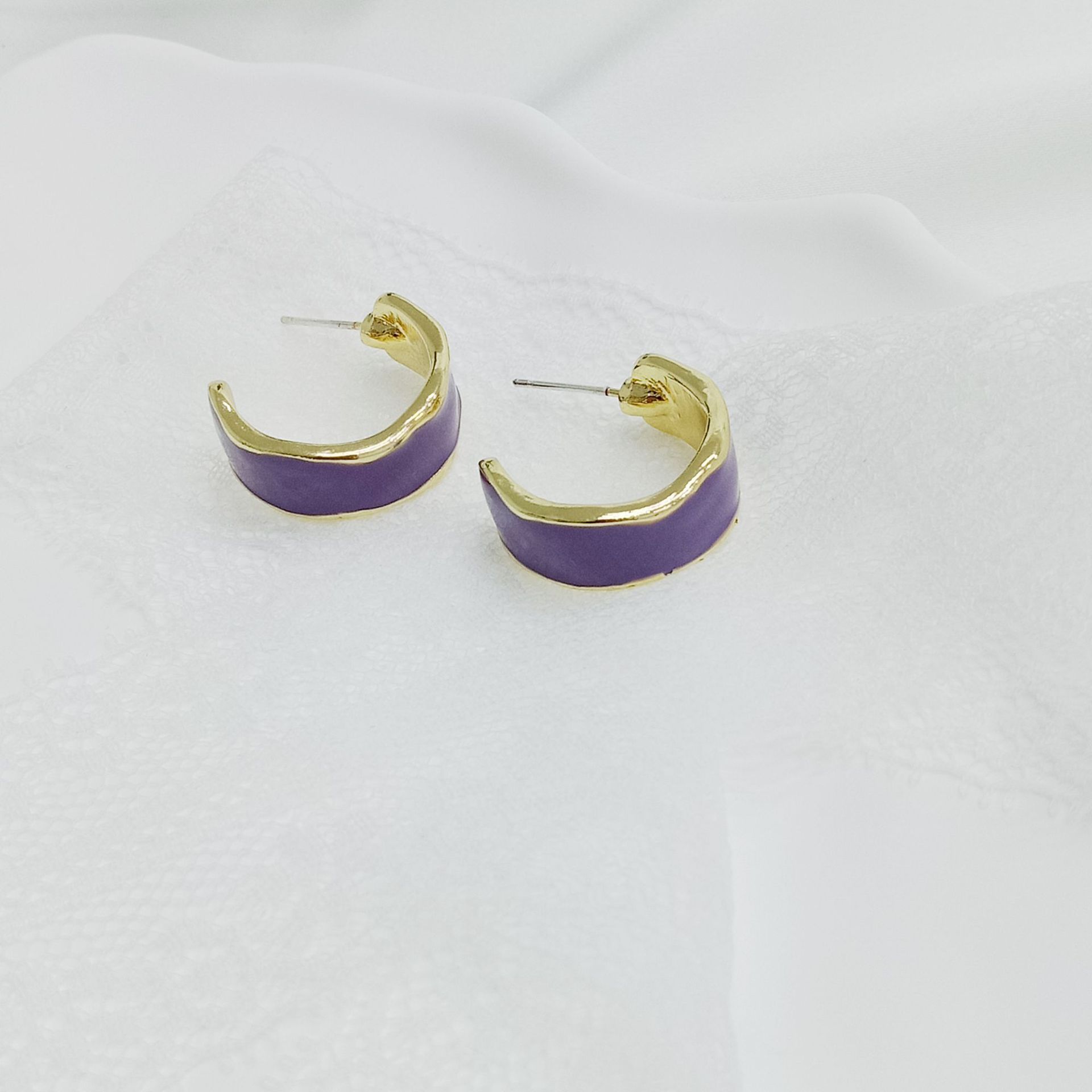 1 Pair Simple Style C Shape Enamel Alloy Ear Studs display picture 9