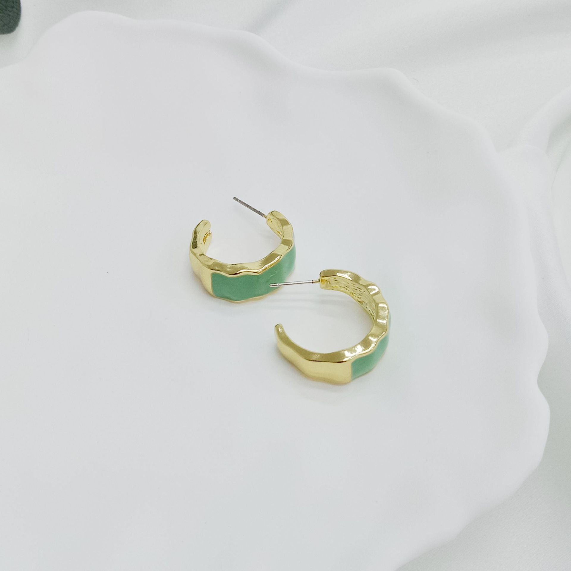 1 Pair Simple Style C Shape Enamel Alloy Ear Studs display picture 12