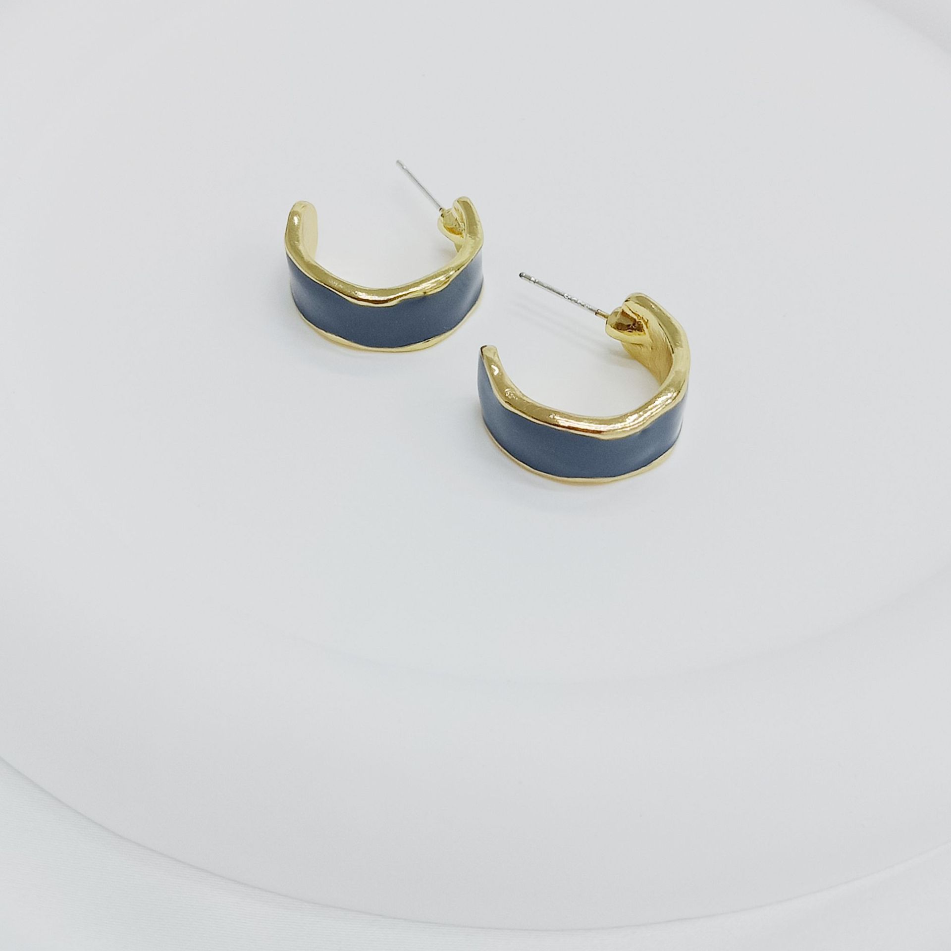 1 Pair Simple Style C Shape Enamel Alloy Ear Studs display picture 14
