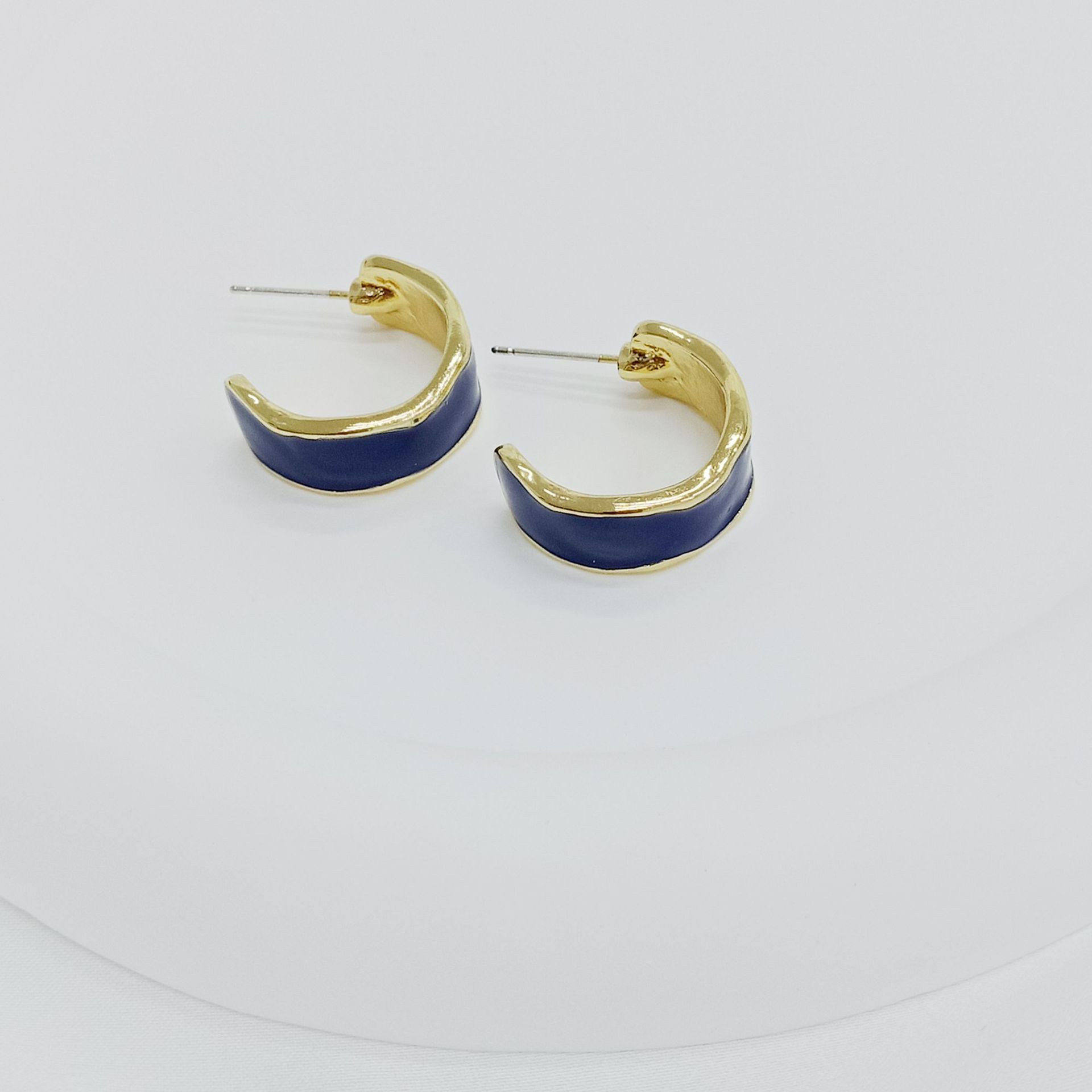1 Pair Simple Style C Shape Enamel Alloy Ear Studs display picture 16