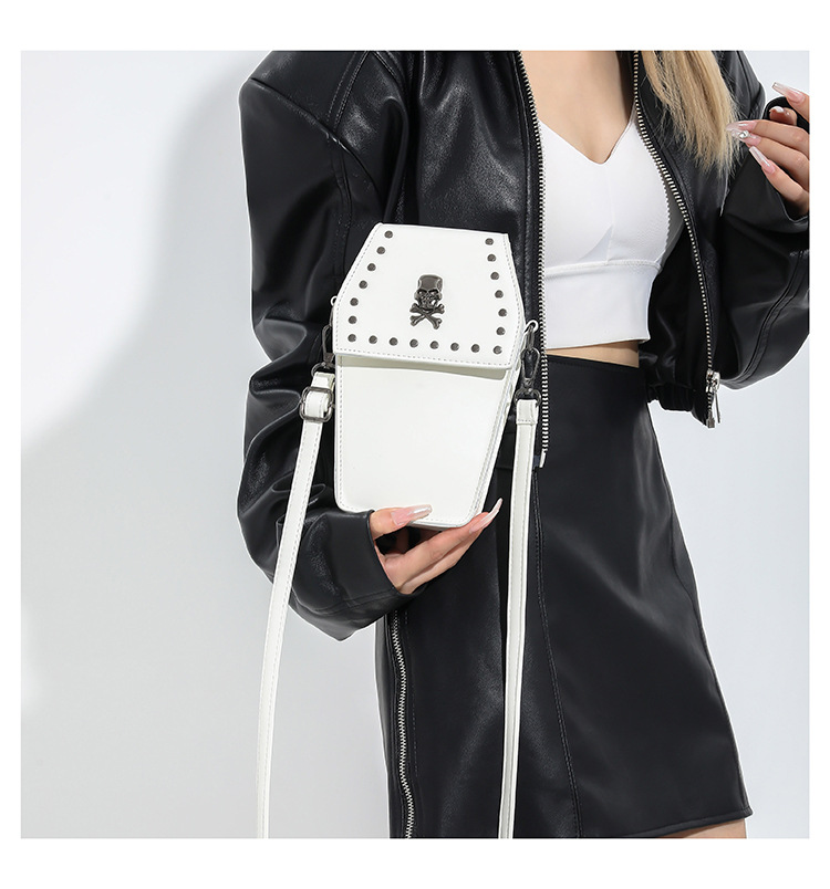 Women's Pu Leather Cross Solid Color Vintage Style Square Zipper Shoulder Bag Crossbody Bag Square Bag display picture 2