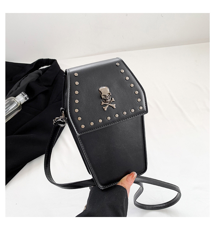 Women's Pu Leather Cross Solid Color Vintage Style Square Zipper Shoulder Bag Crossbody Bag Square Bag display picture 8