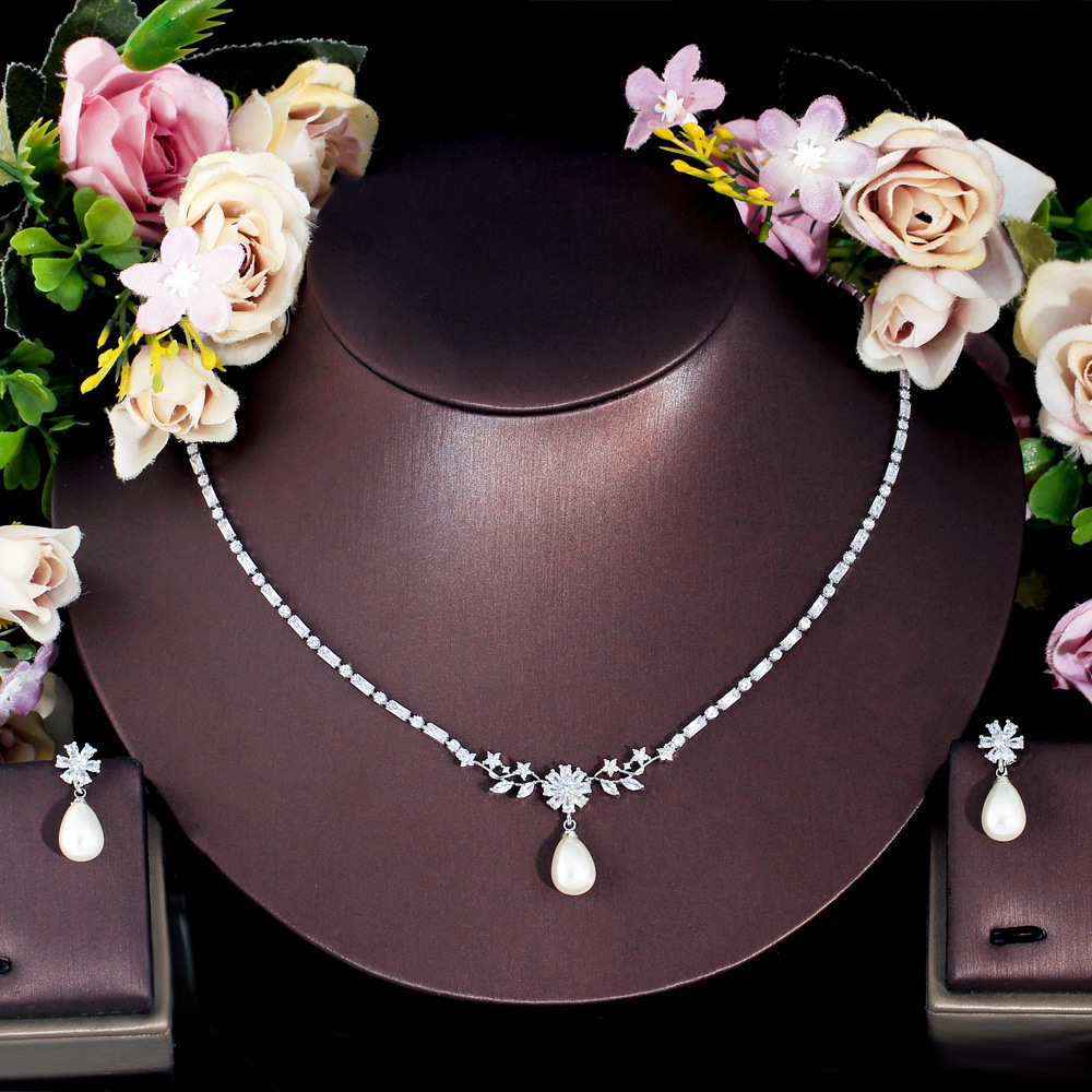 Kupfer Weißgold Plattiert Überzogen Mit Rhodium Luxuriös Hochzeit Braut Wassertropfen Ohrringe Halskette display picture 4