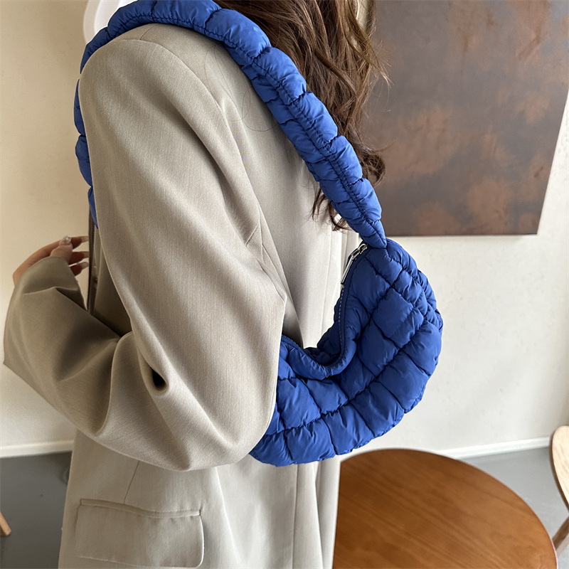 Women's Oxford Cloth Solid Color Classic Style Cloud Shape Zipper Crossbody Bag display picture 8