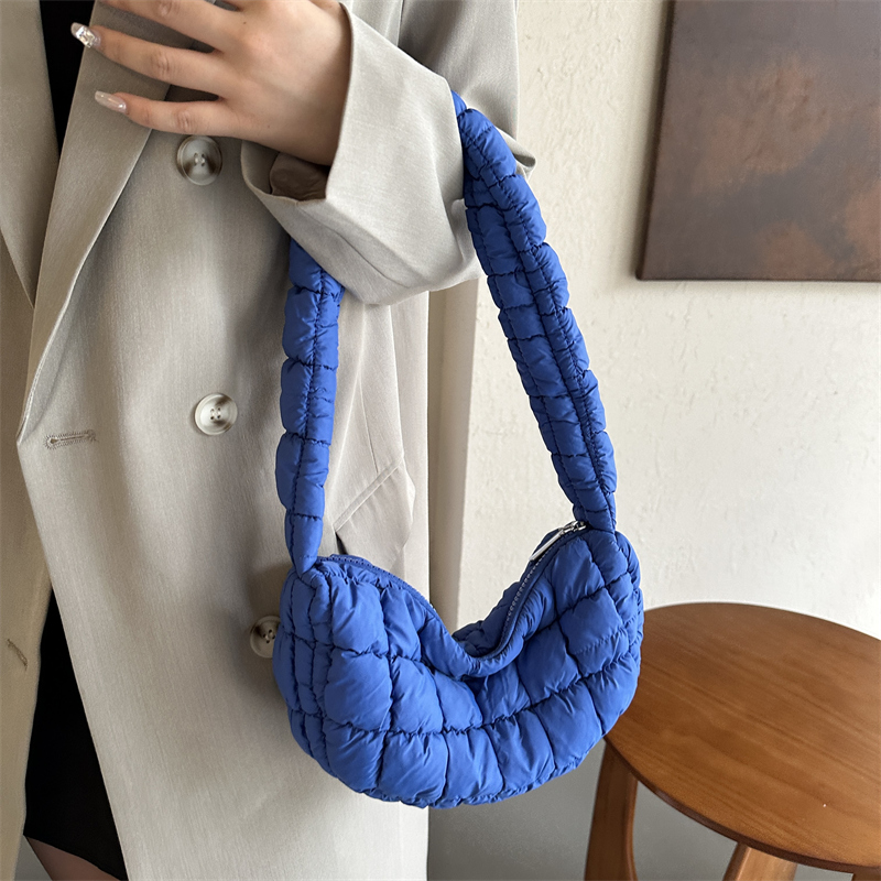 Women's Oxford Cloth Solid Color Classic Style Cloud Shape Zipper Crossbody Bag display picture 9