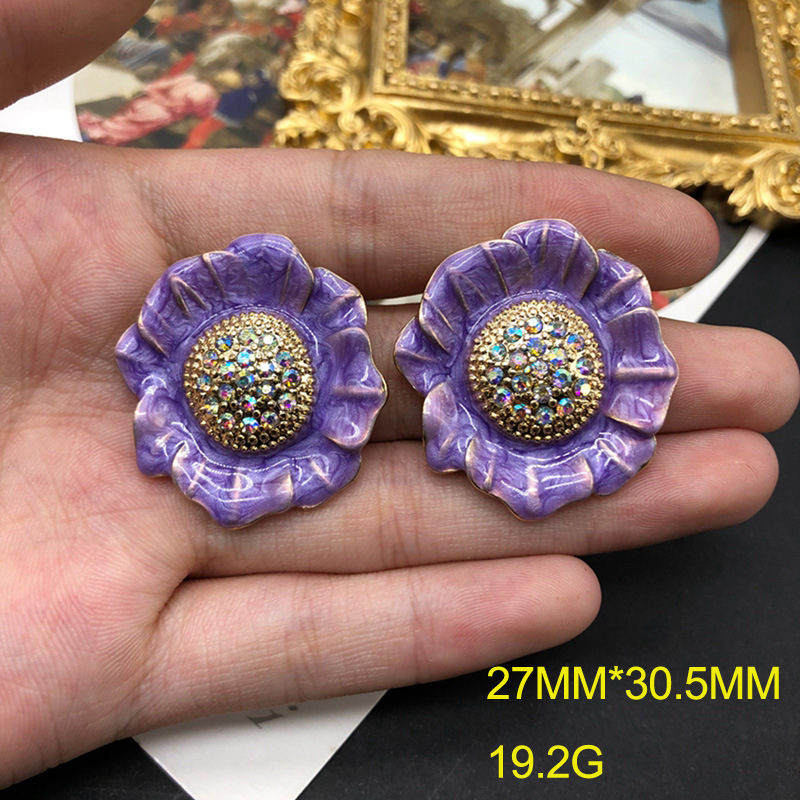 1 Pair Retro Flower Plating Alloy Ear Studs display picture 9