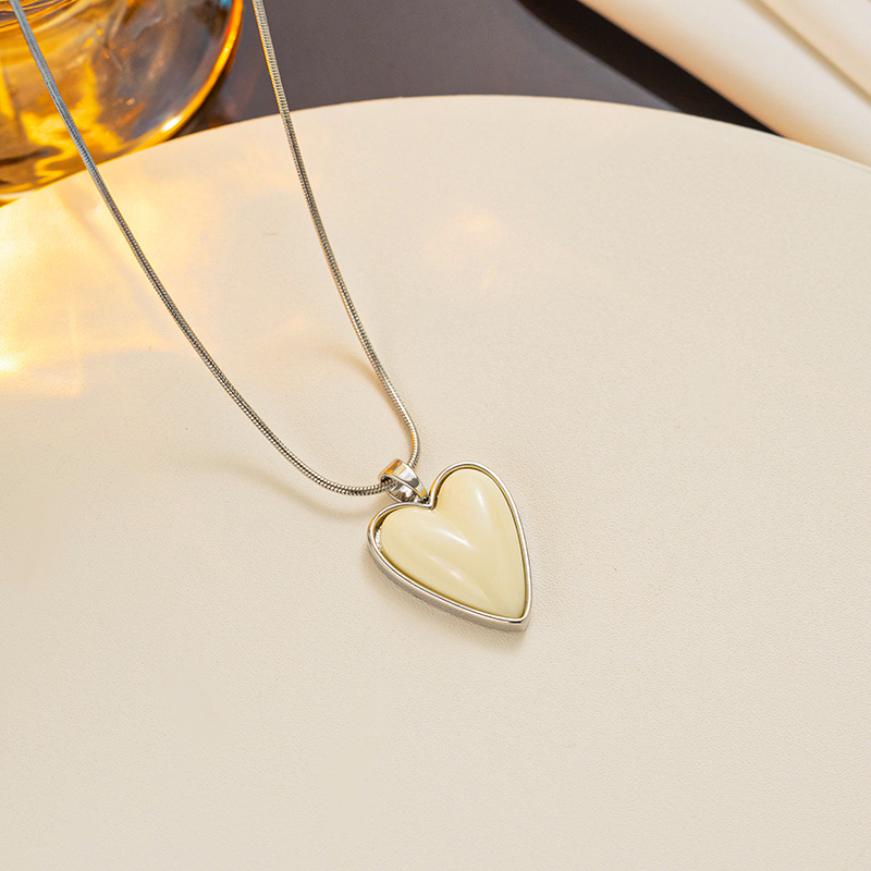 Elegant Heart Shape Titanium Steel Plating 18k Gold Plated Necklace display picture 5