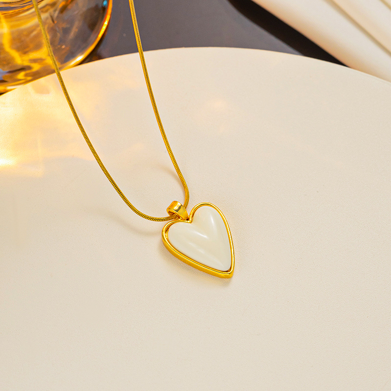 Elegant Heart Shape Titanium Steel Plating 18k Gold Plated Necklace display picture 4
