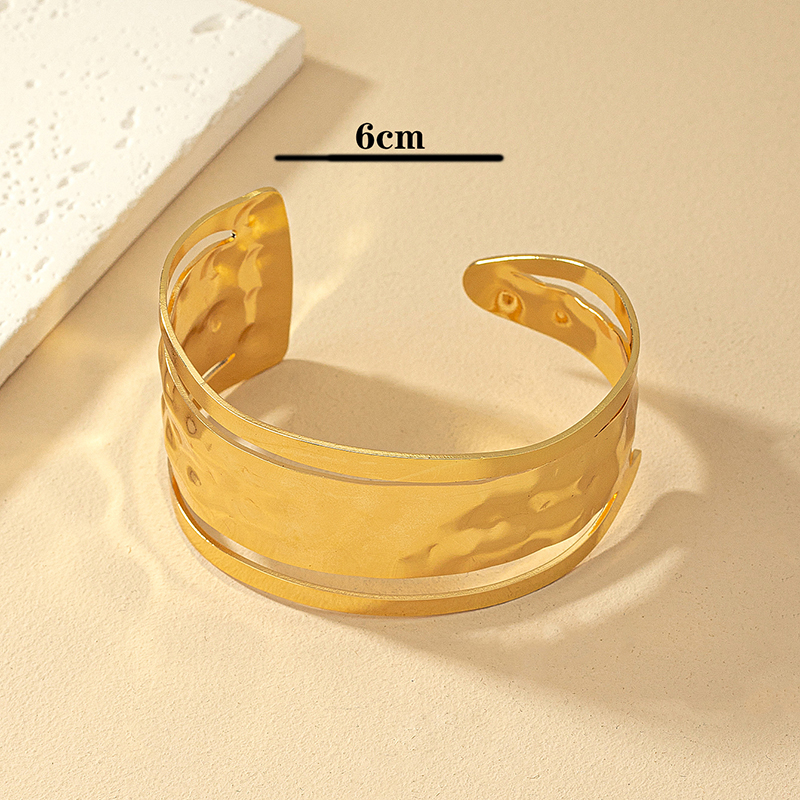 Simple Style Solid Color Alloy Ferroalloy Irregular Plating 14k Gold Plated Women's Bangle display picture 4