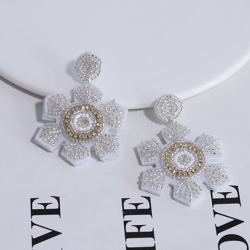 Wholesale Jewelry Ig Style Snowflake Arylic Plastic Fabric Beaded Drop Earrings display picture 3