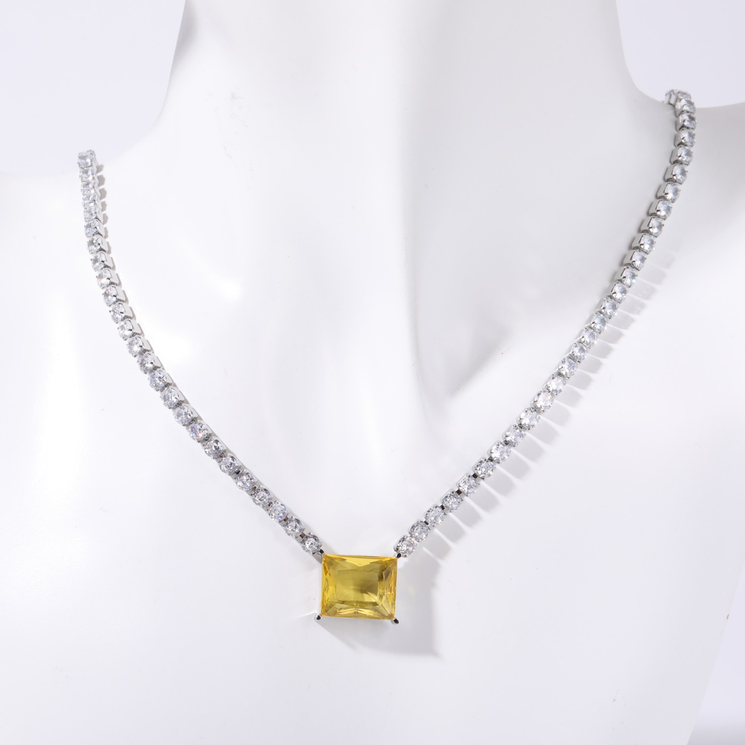 201 Stainless Steel 304 Stainless Steel Glass Gold Plated Simple Style Plating Inlay Square Water Droplets Zircon Pendant Necklace display picture 3