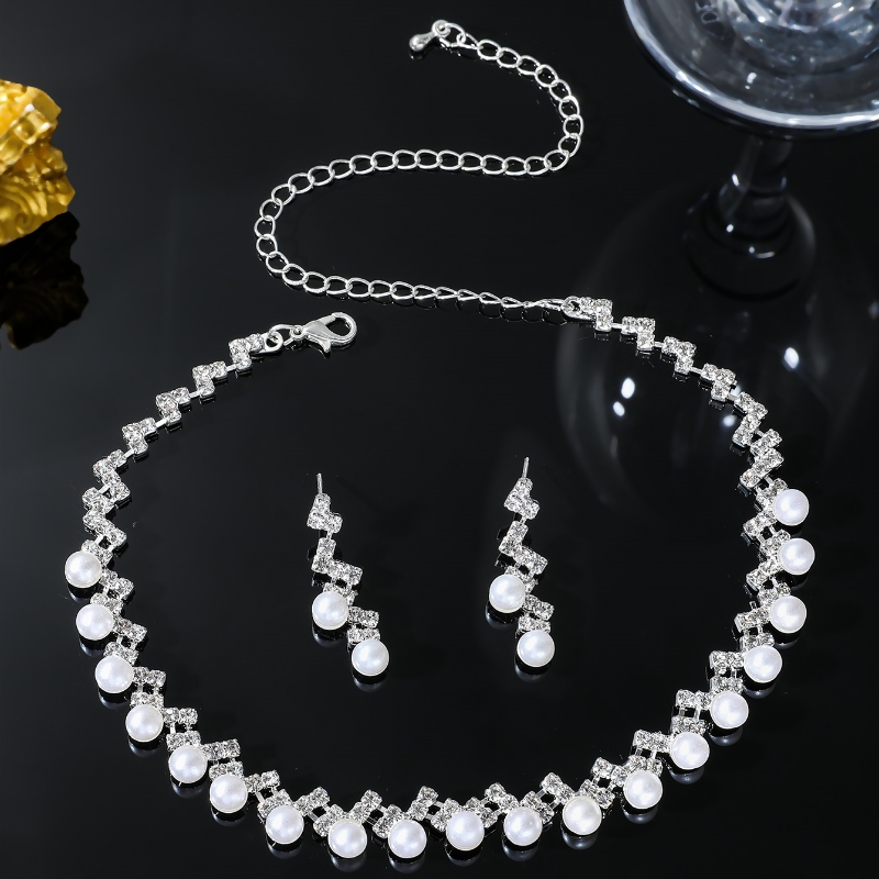 Dulce Color Sólido Plateado Diamantes De Imitación Aleación Venta Al Por Mayor Aretes Collar display picture 3