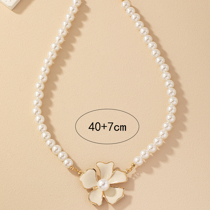 Einfacher Stil Klassischer Stil Blume Perlen Legierung Perlen Überzug 14 Karat Vergoldet Frau Halskette Mit Anhänger display picture 3