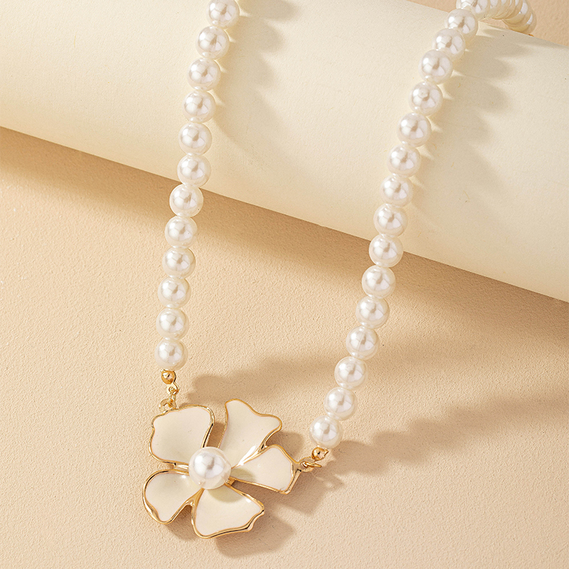 Einfacher Stil Klassischer Stil Blume Perlen Legierung Perlen Überzug 14 Karat Vergoldet Frau Halskette Mit Anhänger display picture 2