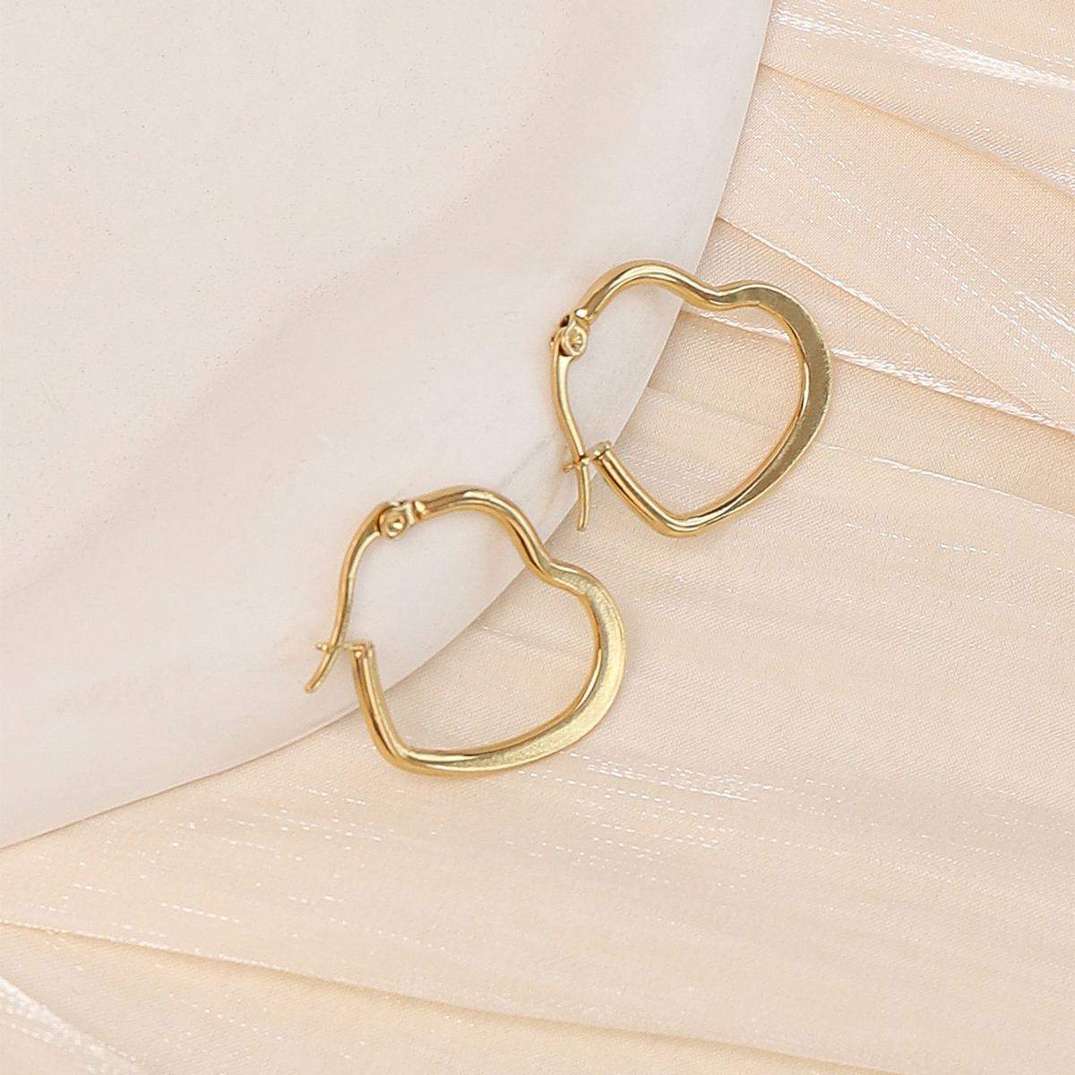 1 Pair Simple Style Star Heart Shape Plating Stainless Steel Gold Plated Hoop Earrings display picture 1