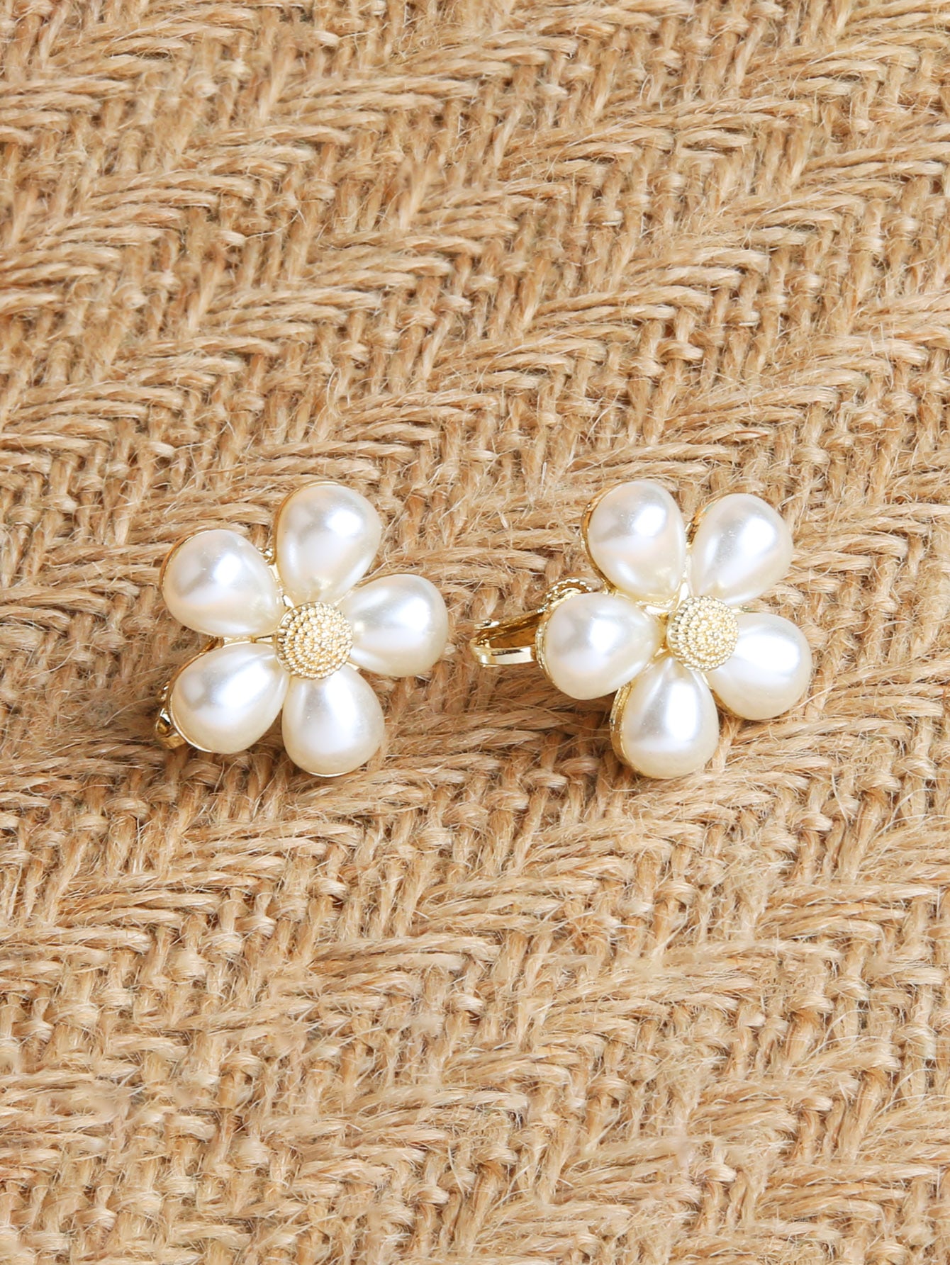 1 Pair Ig Style French Style Flower Inlay Zinc Alloy Pearl Ear Cuffs display picture 1