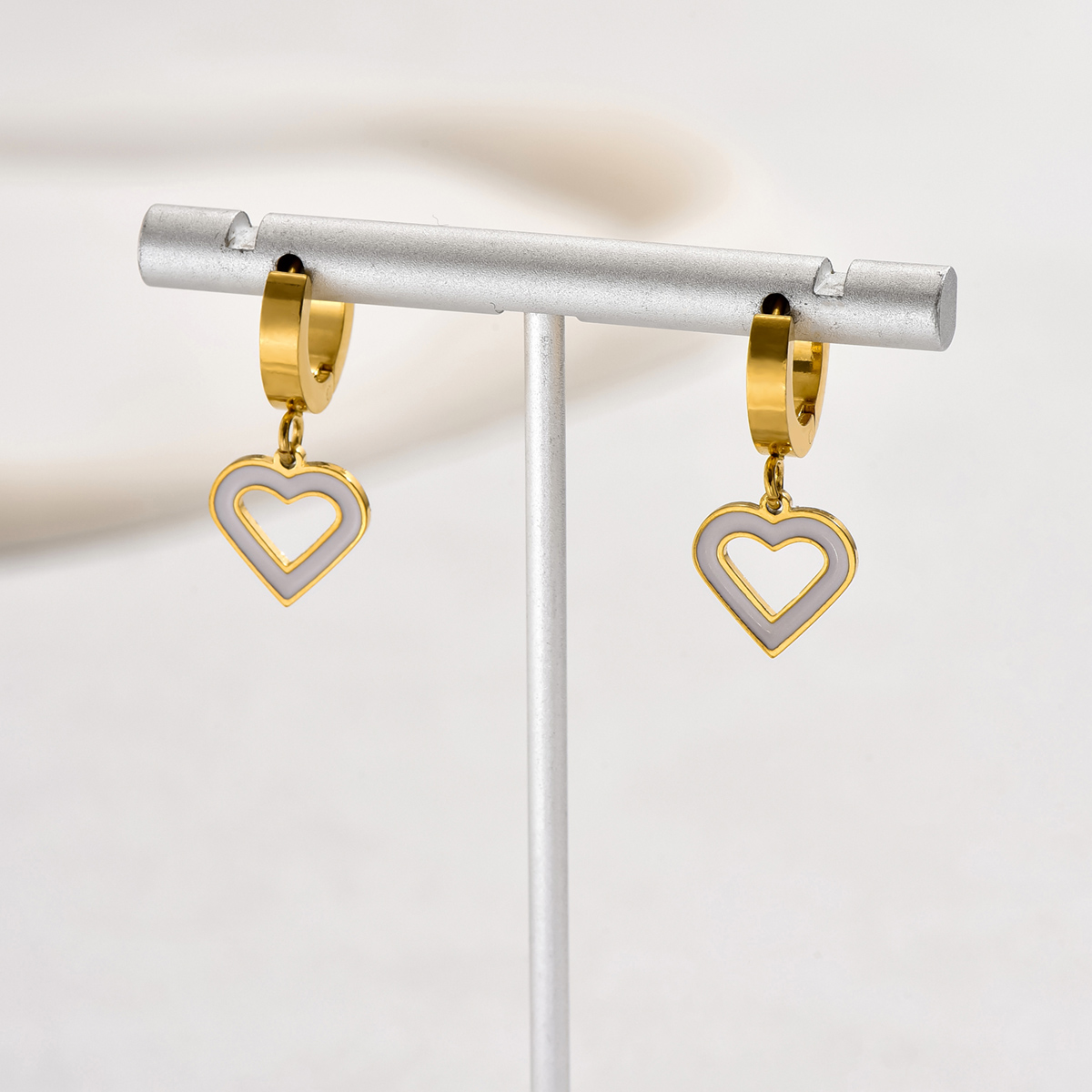 1 Pair Casual Basic Sweet Heart Shape Enamel Plating Hollow Out 201 Stainless Steel 18K Gold Plated Drop Earrings display picture 1