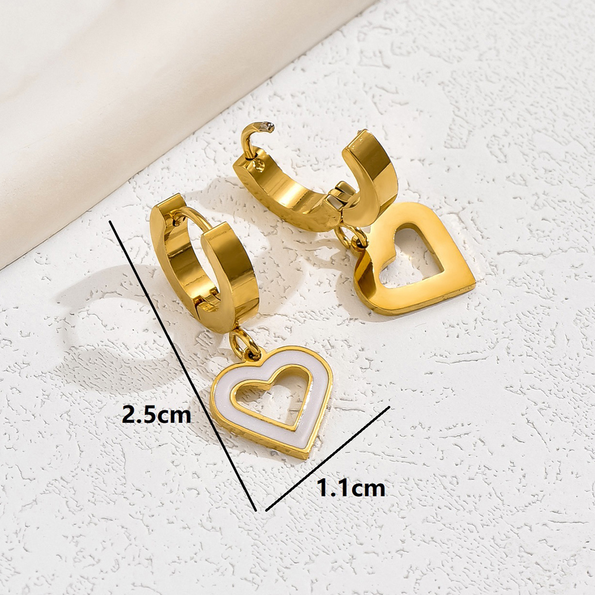 1 Par Casual Básico Dulce Forma De Corazón Esmalte Enchapado Ahuecar Acero Inoxidable 201 Chapados en oro de 18k Pendientes De Gota display picture 5