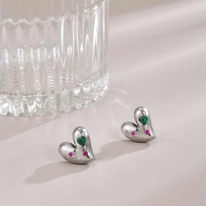 1 Pair Luxurious Heart Shape Plating Inlay Stainless Steel Zircon 18K Gold Plated Ear Studs display picture 5