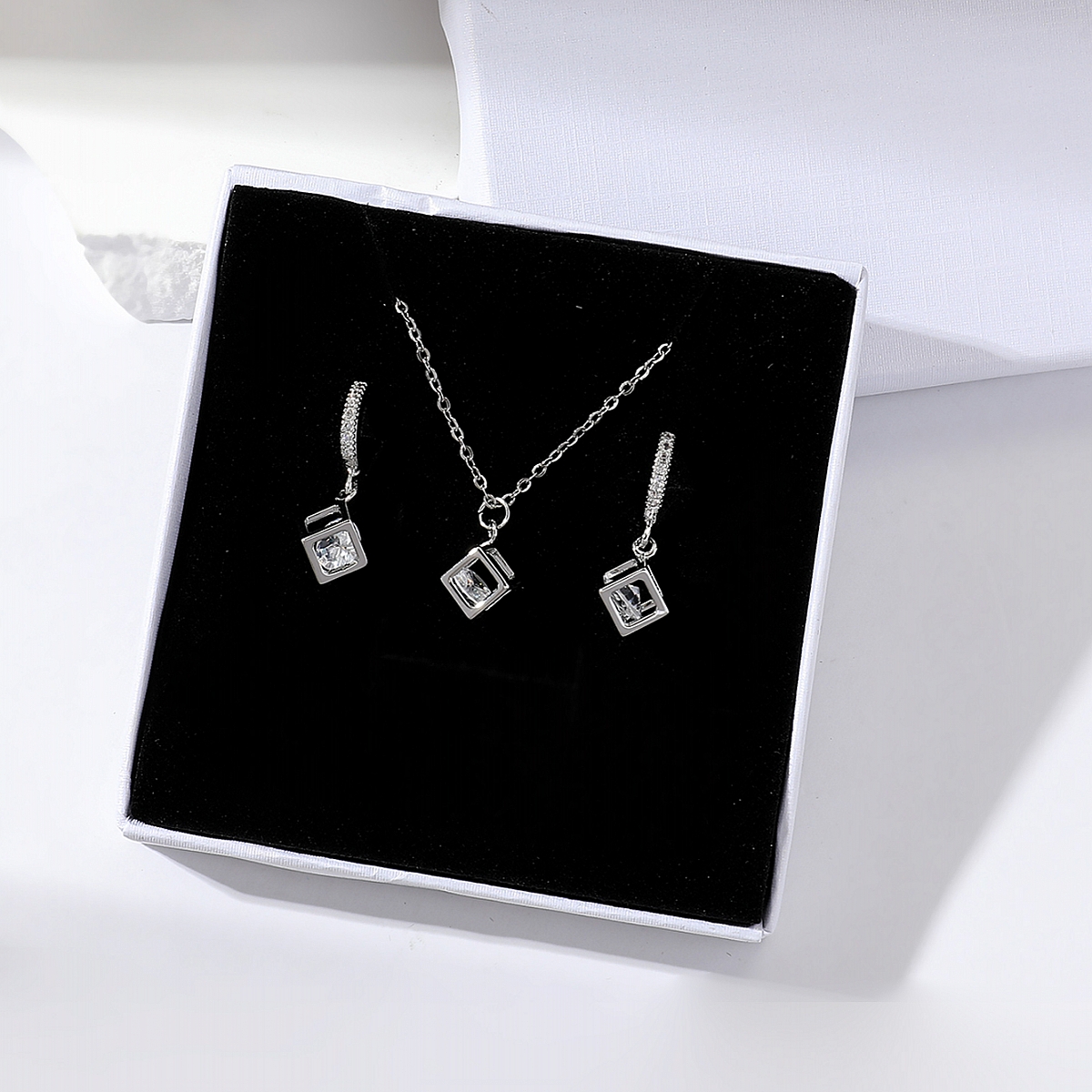 Ig Style Simple Style Rubik's Cube Stainless Steel Plating Inlay Zircon Gold Plated Jewelry Set display picture 1
