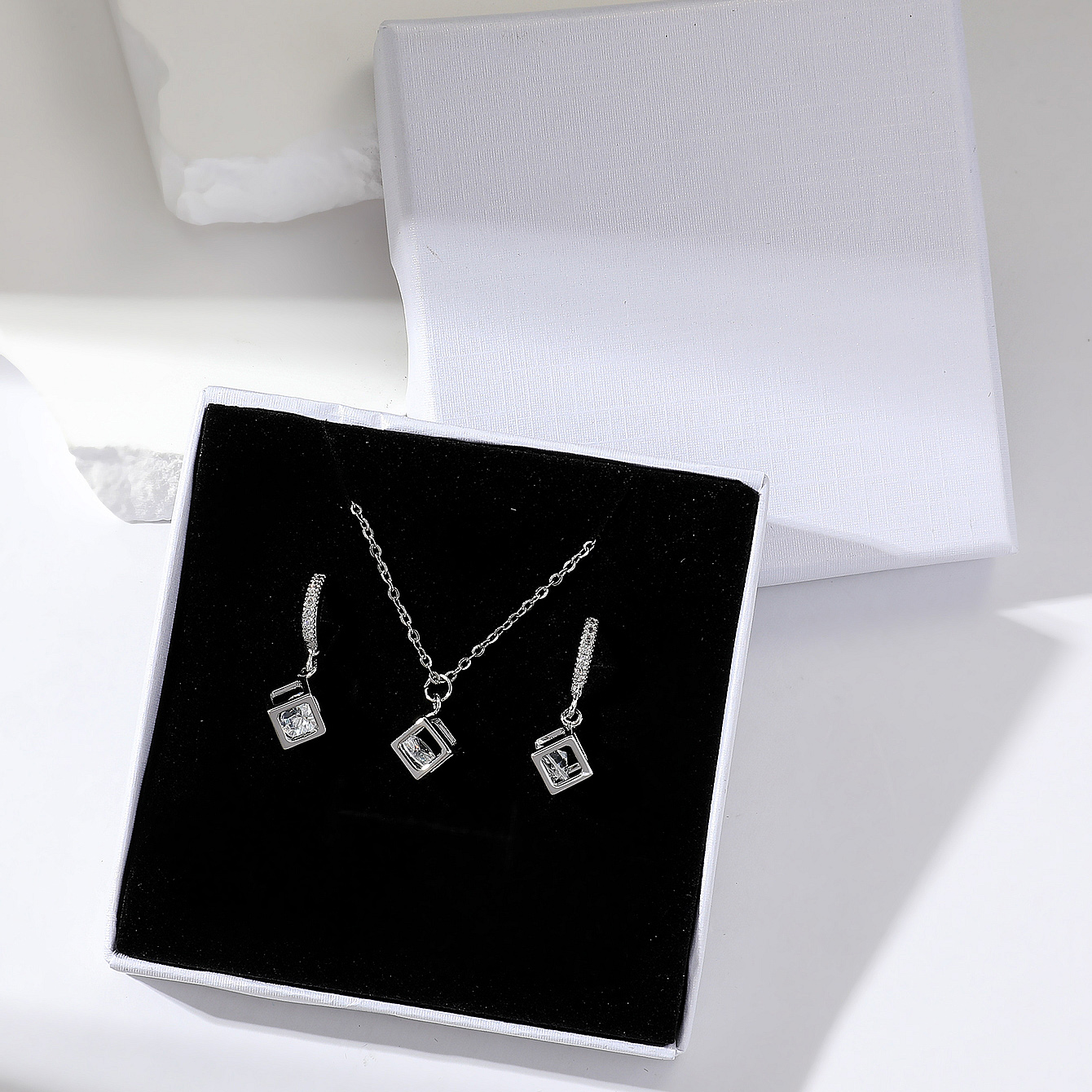 Ig Style Simple Style Rubik's Cube Stainless Steel Plating Inlay Zircon Gold Plated Jewelry Set display picture 5