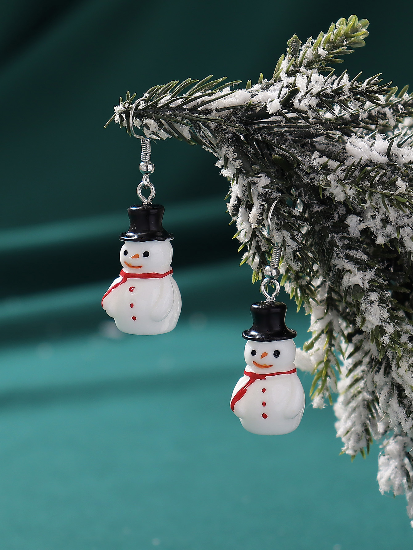 1 Pair Sweet British Style Snowman Three-dimensional Resin Drop Earrings display picture 1