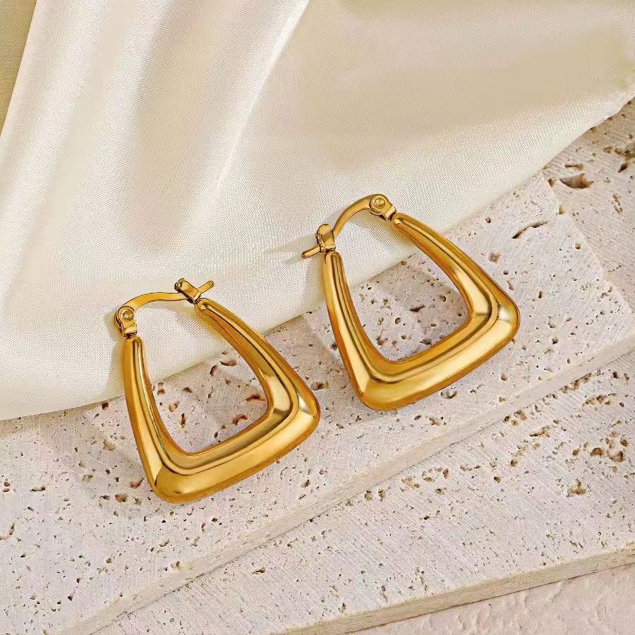 1 Paar Elegant Dame Geometrisch Überzug Rostfreier Stahl 18 Karat Vergoldet Ohrringe display picture 5